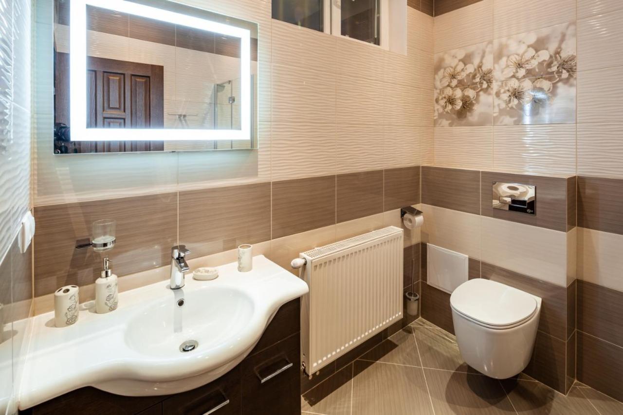 Alfa Apartments Svobody 31 Lviv Buitenkant foto