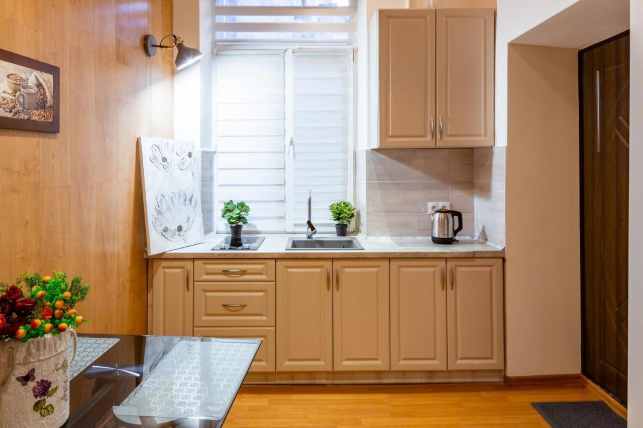 Alfa Apartments Svobody 31 Lviv Buitenkant foto