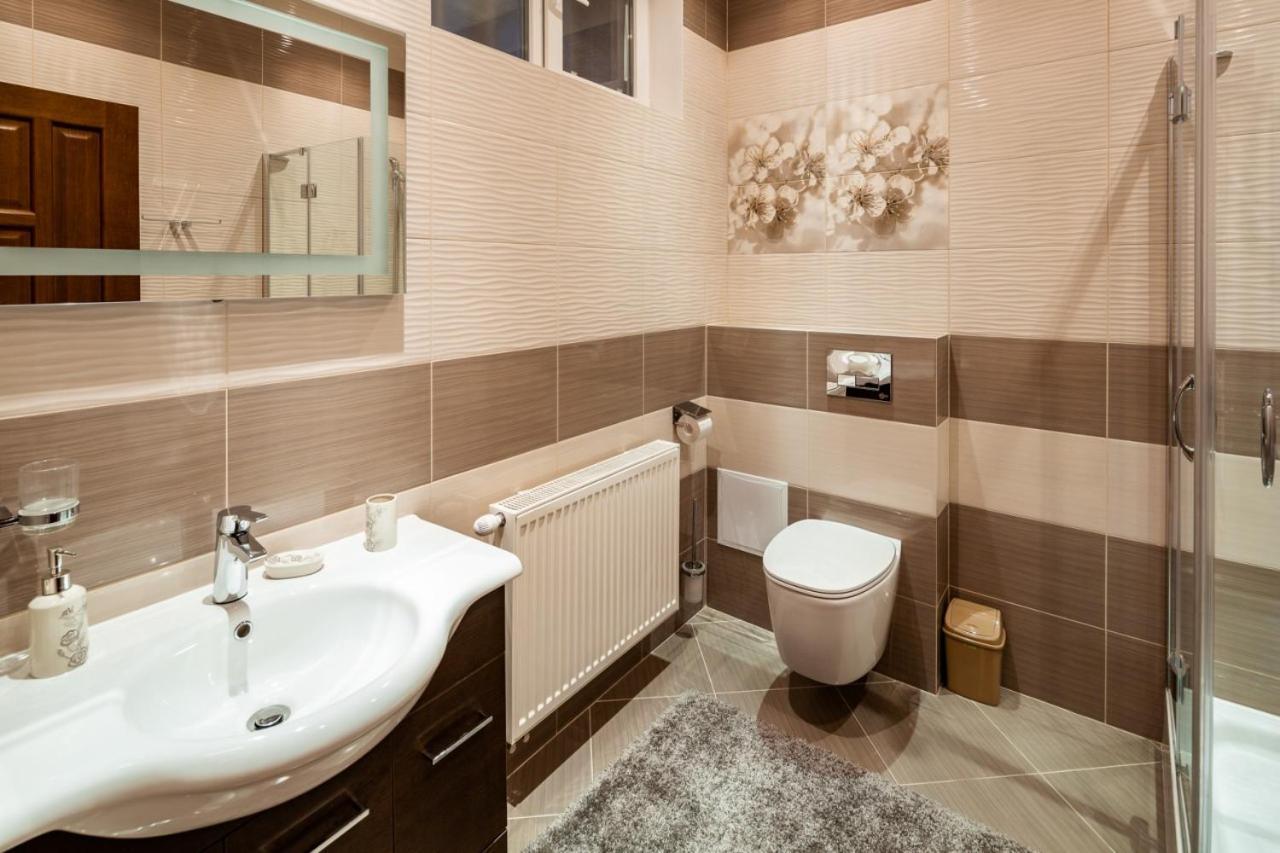 Alfa Apartments Svobody 31 Lviv Buitenkant foto